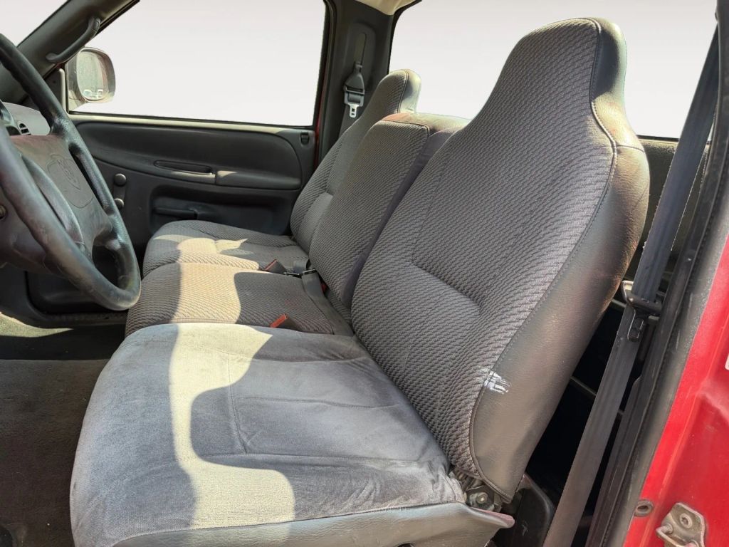dodge ram pickup 2000 1B7HC16X7YS565799 image dodge ram pickup 2000 1B7HC16X7YS565799 image